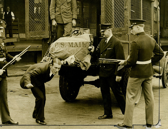 houdini with police officers surrounding him